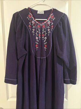 Vtg Vanity Fair Purple Medium Velour Fleece Robe Housecoat Pockets Embroidery